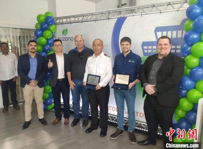 世界最大纸浆船靠港巴西桑托斯港将驶往中国  第3张