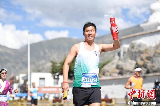 2024拉萨半程马拉松鸣枪开跑  第10张