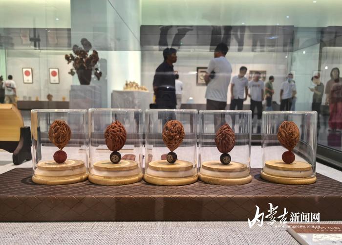 沿黄九省区民间工艺美术精品展在内蒙古美术馆开展 第11张 沿黄九省区民间工艺美术精品展在内蒙古美术馆开展 第11张