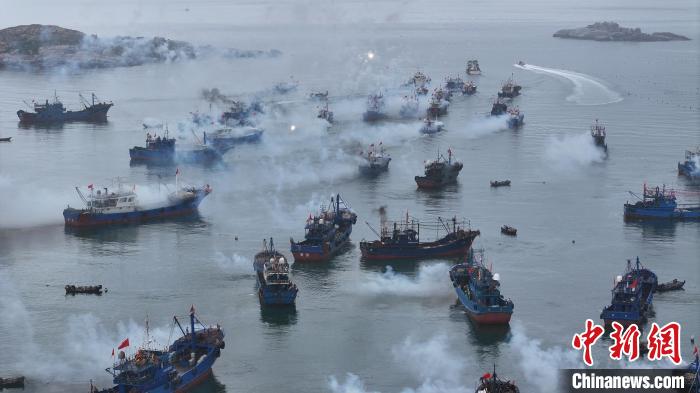 福建南日岛唱响“开海歌” 争撒开渔“第一网”  第3张