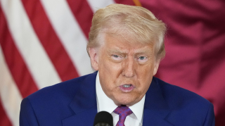 特朗普公开“怼”库克：苹果不应在印度生产手机