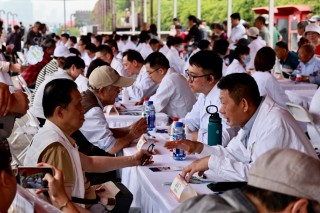 复旦建校120周年大型义诊举行，百余名专家服务市民超三千人次