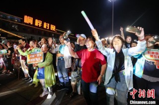 贵州桐梓“村晚”持续上演 引万人观看