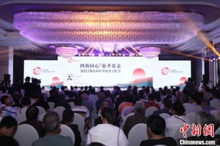 述评：为何天津“跳水大爷”能入选年度慈孝人物？