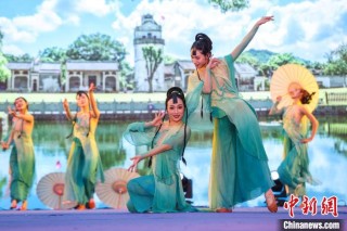 贵州桐梓“村晚”持续上演 引万人观看