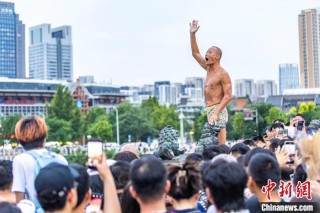 述评：为何天津“跳水大爷”能入选年度慈孝人物？