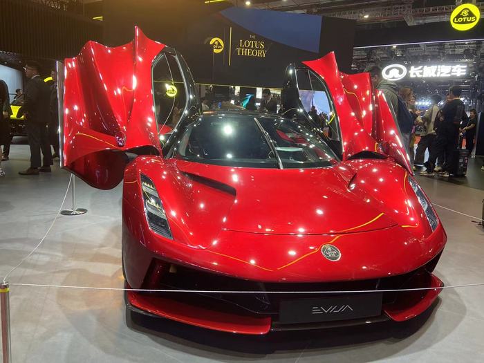 最贵的几款新车都在这里了|2025上海车展 第1张 最贵的几款新车都在这里了|2025上海车展 第1张