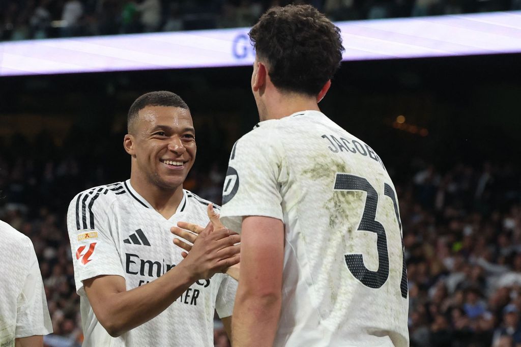 体坛联播｜博洛尼亚时隔51年再夺意杯	，皇马逆转马洛卡  第3张