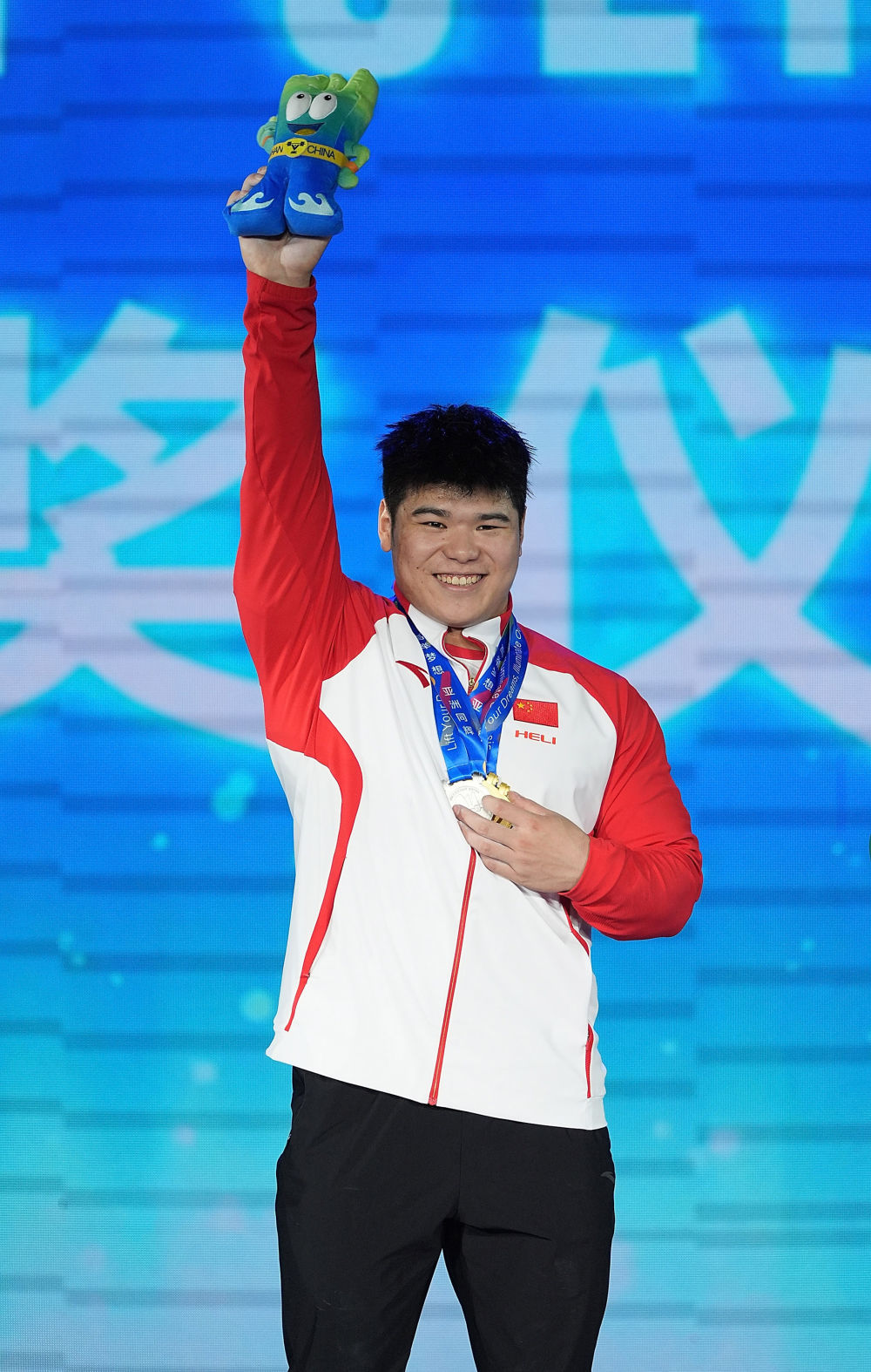 体坛联播｜博洛尼亚时隔51年再夺意杯，皇马逆转马洛卡  第9张