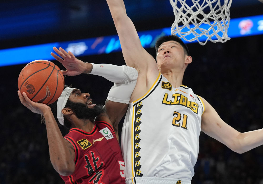 体坛联播｜博洛尼亚时隔51年再夺意杯，皇马逆转马洛卡  第8张