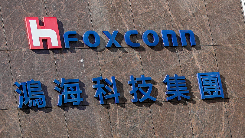 鸿海下调全年营收展望：AI服务器业务强劲	，预计今年营收增超50%  第1张