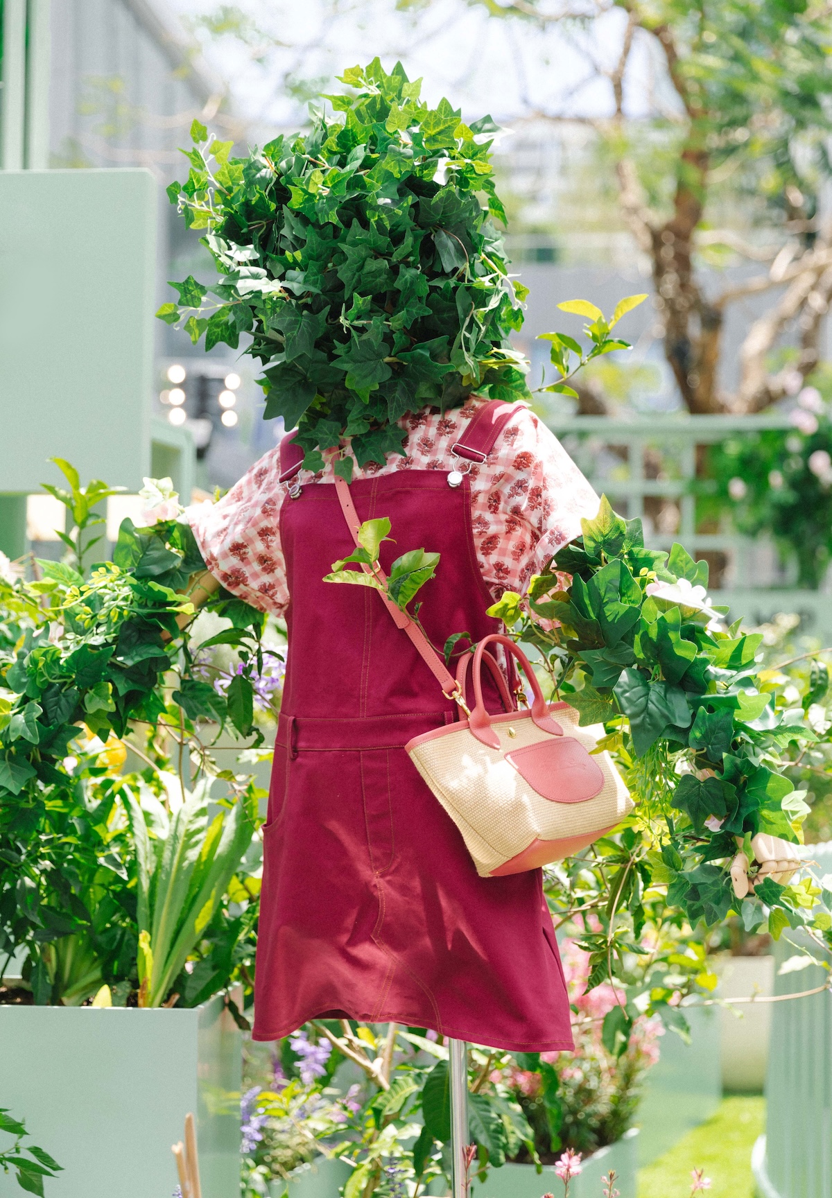 Bottega Veneta的合作对象是余秀华，Longchamp巡回开菜园｜是日美好事物  第7张