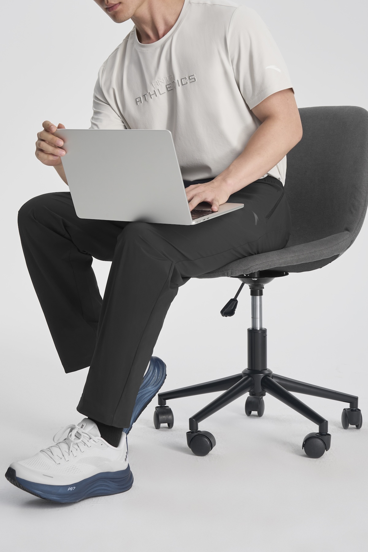 Bottega Veneta的合作对象是余秀华，Longchamp巡回开菜园｜是日美好事物  第10张