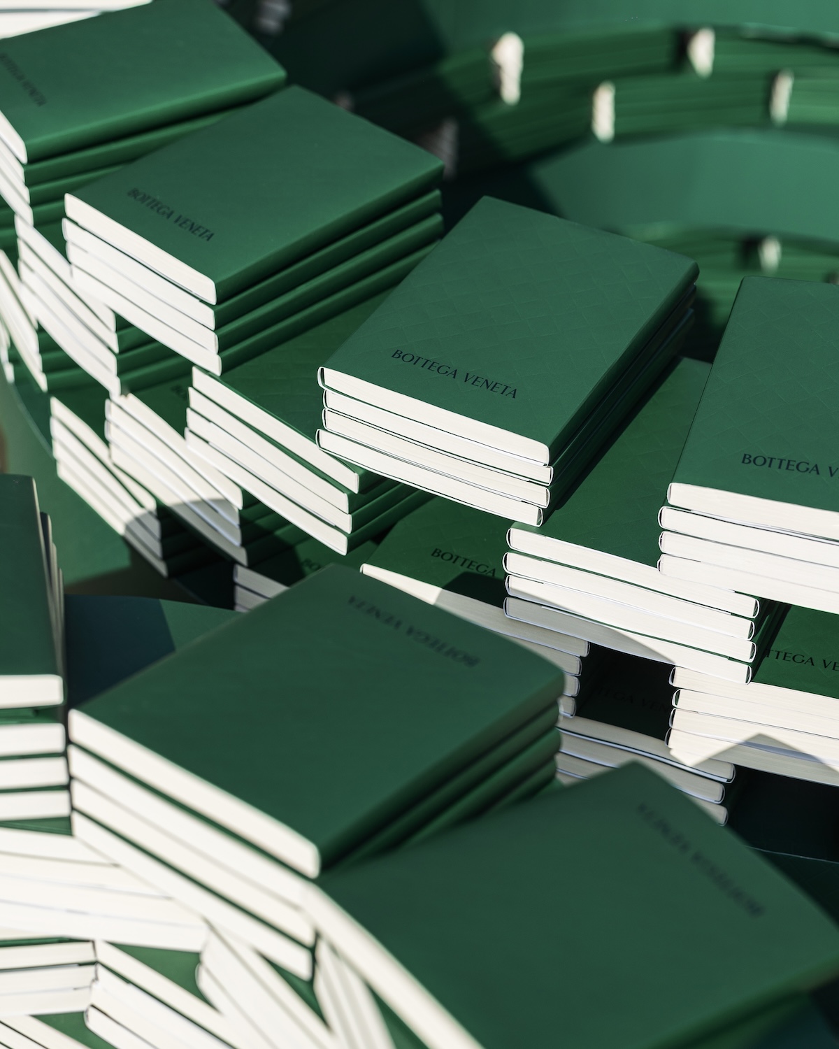 Bottega Veneta的合作对象是余秀华，Longchamp巡回开菜园｜是日美好事物  第13张