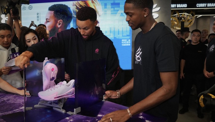 亏了两亿美元	，创始人回归的安德玛仍在自救  第4张