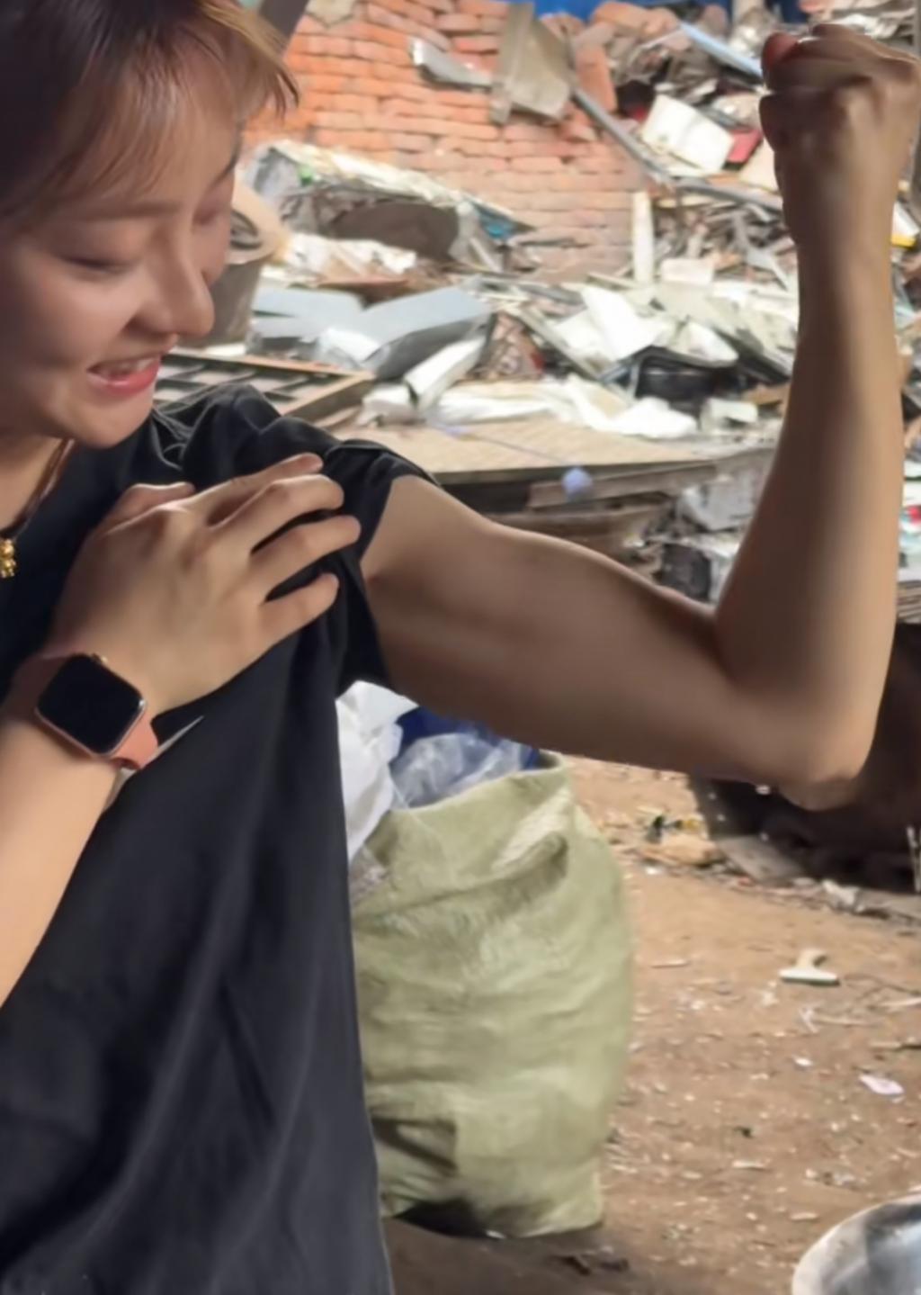 成都99年女医生晚上搞副业“收破烂”：在废品站挣得比医院多，不是起号只是记录日常  第2张