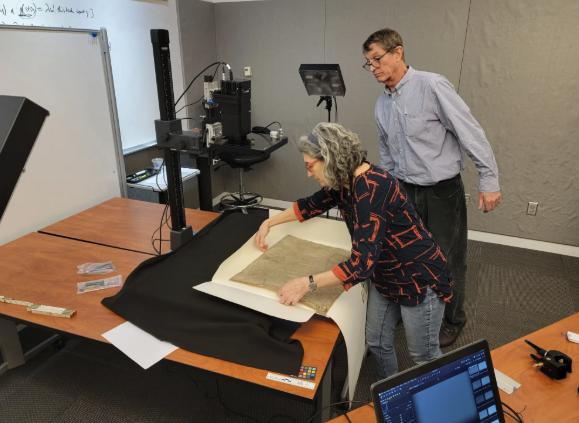 遭特朗普打压之际哈佛大学宣布持有“限制王权”文物真迹  第3张