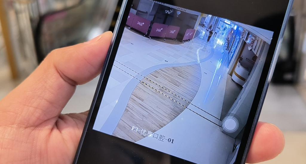 晨意帮忙丨女子在商场被骑平衡车男童撞伤索赔遇阻	，男孩家属：表示歉意，但商场担主责  第4张